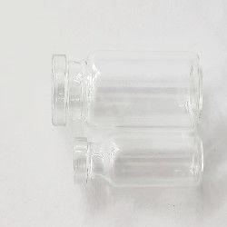 ストッパーが付いている薬剤のガラス ガラスびん13mmの口のあたりのホウケイ酸塩